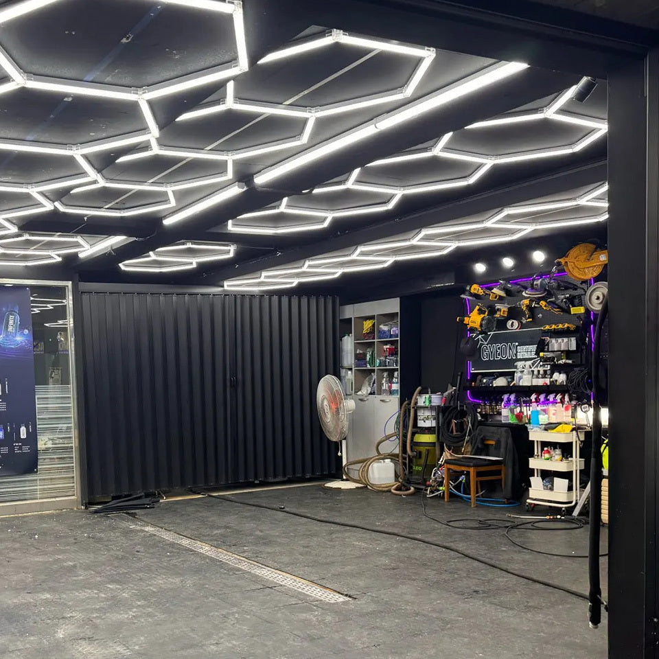 HexaGlow™ – Moderne LED-Sechseckleuchte für Garage & Wohnraum