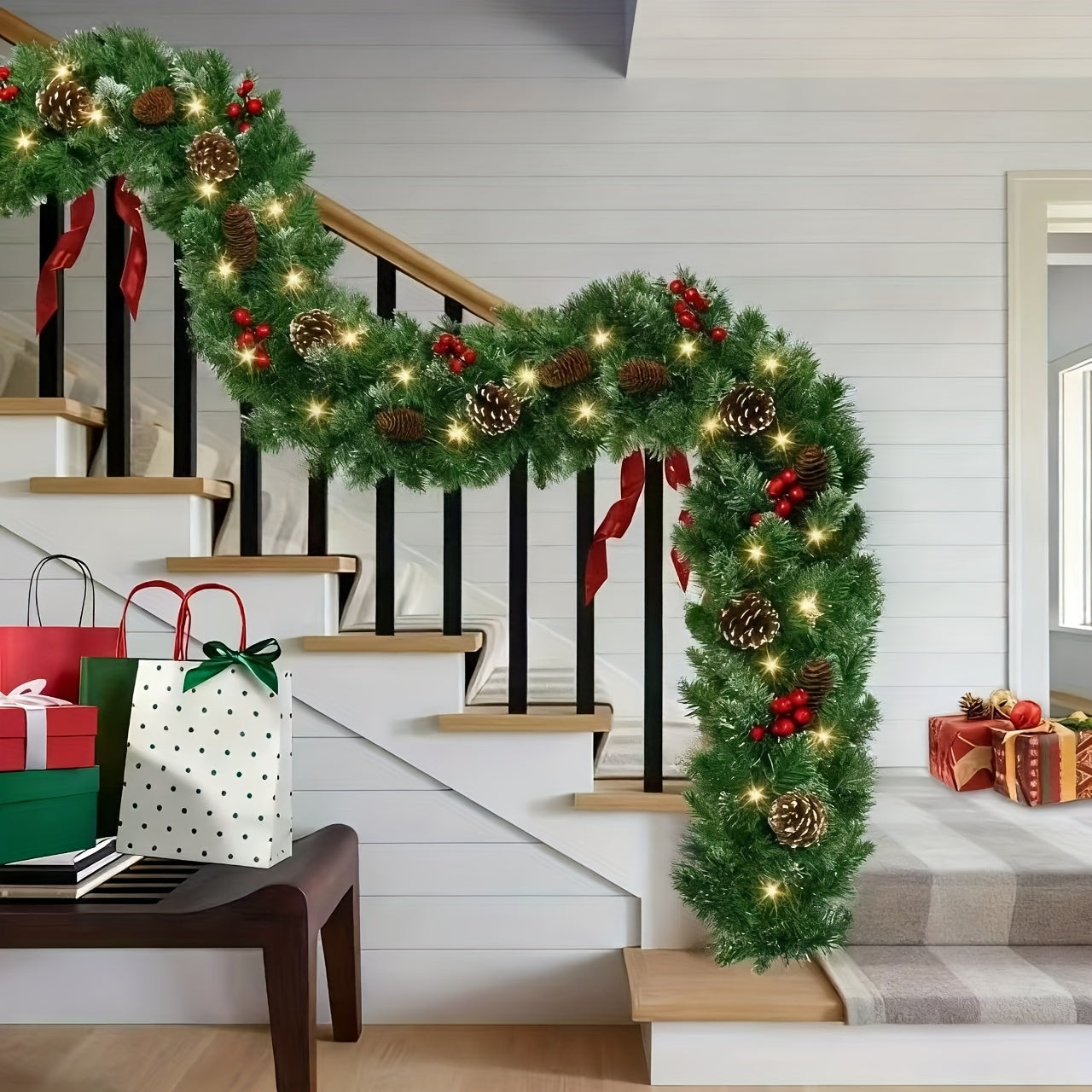 EverGlow™ – LED-Weihnachtsgirlande mit Beeren & Kiefernzweigen